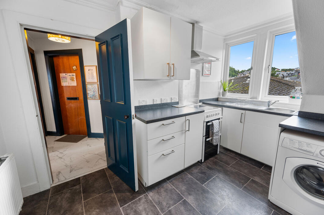 Fully-equipped kitchen